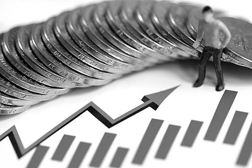 美联储降息概率升至91.4% 现货黄金明年中期或涨至2000?